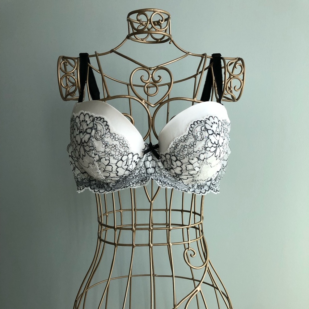 Victoria’s Secret :: Jeweled bra 36C